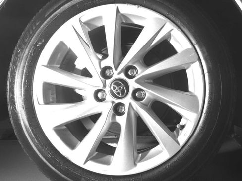 Used 2024 Toyota Camry LE image 12