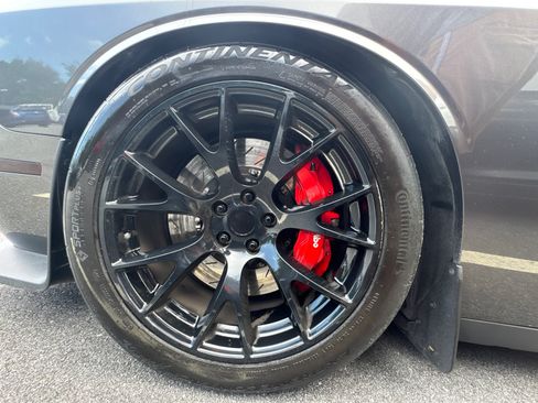 Used 2015 Dodge Challenger SRT Hellcat RWD image 11