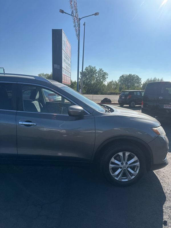 Used 2015 Nissan Rogue SV AWD/4WD image 5