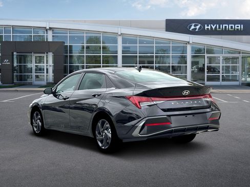New 2026 Hyundai Elantra SEL Sport FWD image 5