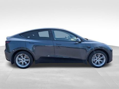 Used 2024 Tesla Model Y Long Range AWD/4WD image 8