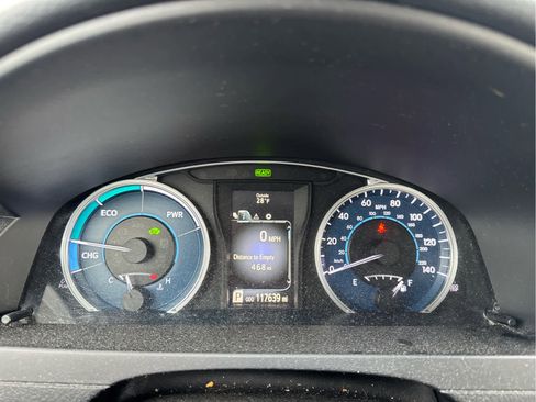 Used 2015 Toyota Camry LE image 8