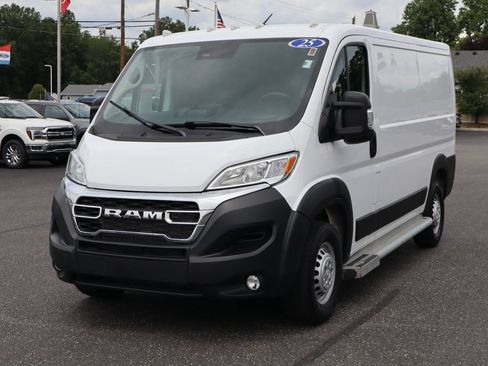 Used 2025 RAM ProMaster 2500 w/ U-Haul Equipment Group FWD image 15