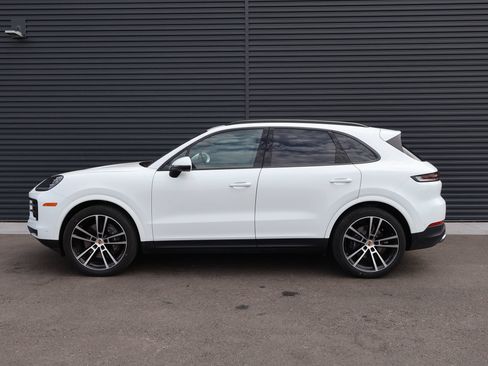 Certified 2026 Porsche Cayenne AWD/4WD image 2