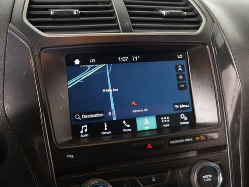 Used 2018 Ford Explorer XLT w/ Equipment Group 202A image 7