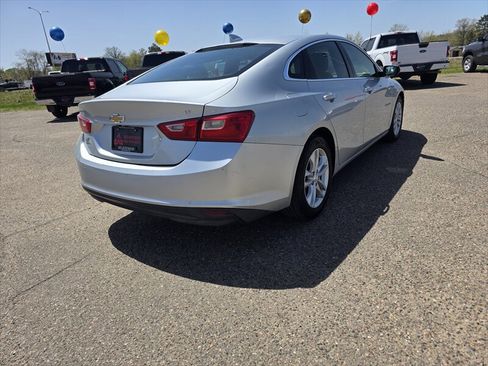 Used 2018 Chevrolet Malibu LT FWD image 3
