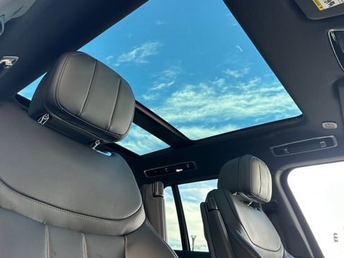 New 2025 Land Rover Range Rover SE image 16