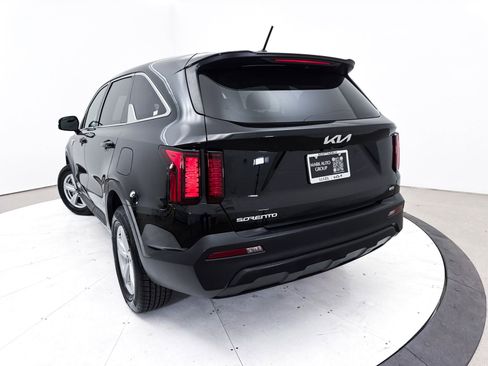 Used 2023 Kia Sorento LX image 6