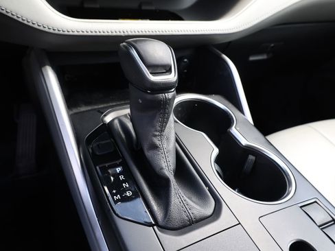 Used 2023 Toyota Highlander XLE FWD image 28