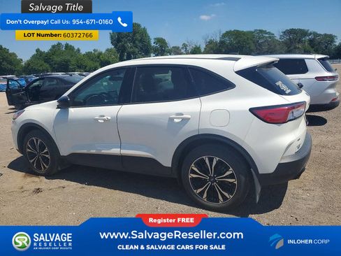 Used 2022 Ford Escape SE w/ SE Sport Appearance Package AWD/4WD image 3