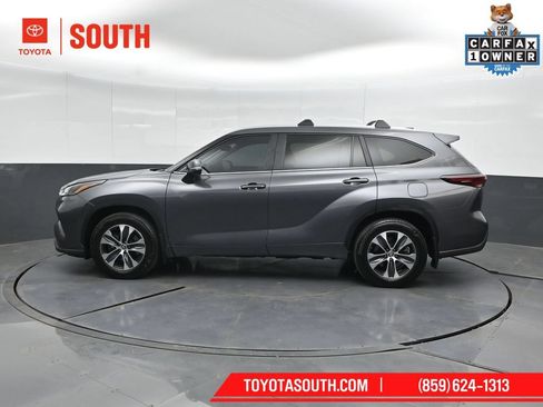 Used 2024 Toyota Highlander XLE AWD/4WD image 7