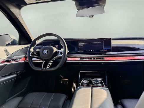 Used 2025 BMW 760i xDrive w/ Executive Package image 26