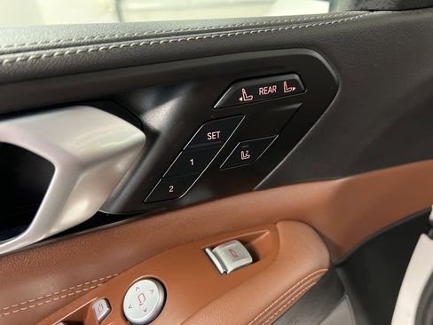 Used 2023 BMW X7 xDrive40i w/ Premium Package image 28