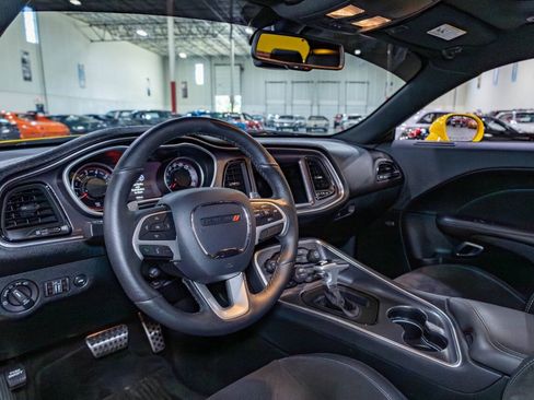 Used 2017 Dodge Challenger R/T Scat Pack w/ Leather Interior Group RWD image 39