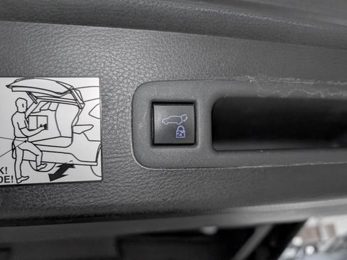 Used 2021 Toyota Sienna XLE w/ XLE Plus Package FWD image 24