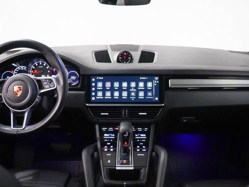 Certified 2023 Porsche Cayenne Platinum Edition image 21