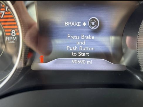 Used 2019 Jeep Cherokee Trailhawk w/ Comfort/Convenience Group AWD/4WD image 5