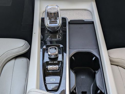 Used 2021 Volvo XC60 T8 Inscription Expression image 12