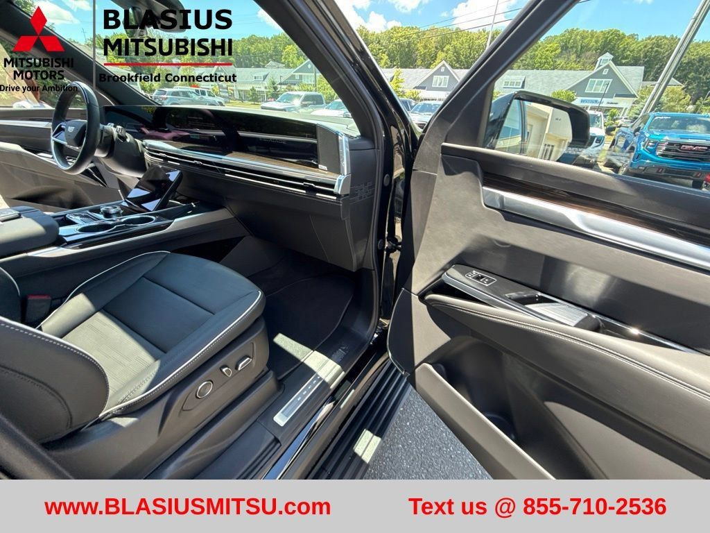 Used 2026 Cadillac Escalade Luxury AWD/4WD image 57