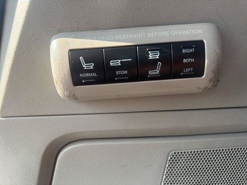 Used 2014 Chrysler Town & Country Limited w/ Luxury Group FWD image 21