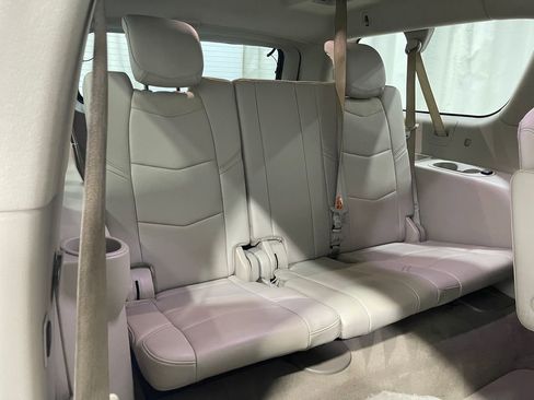 Used 2017 Cadillac Escalade ESV Luxury image 34