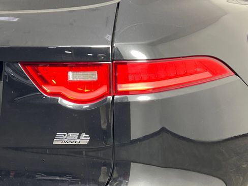Used 2017 Jaguar F-PACE Premium image 44