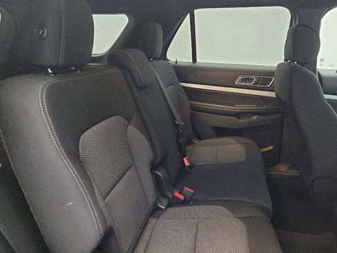 Used 2017 Ford Explorer XLT image 19