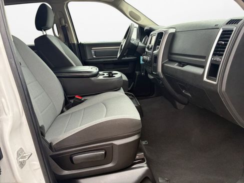 Used 2022 RAM 1500 Classic SLT image 24