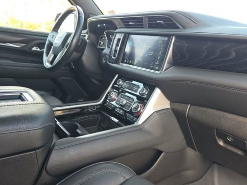Used 2021 GMC Yukon XL Denali w/ LPO, Illumination Package image 22