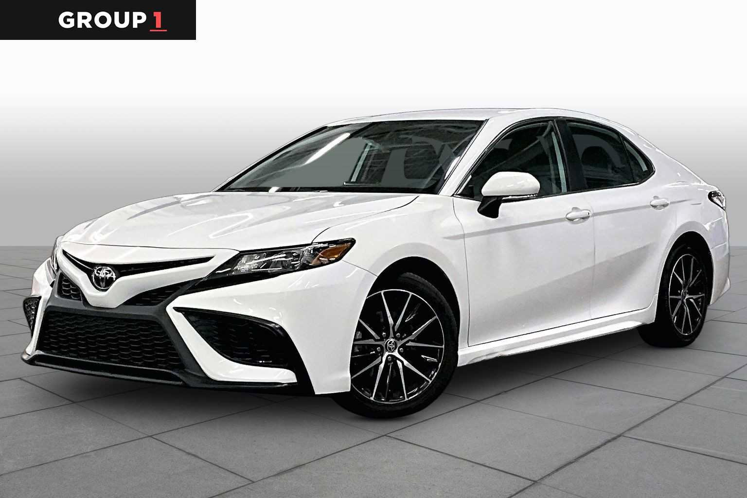 Used 2024 Toyota Camry SE FWD image 1