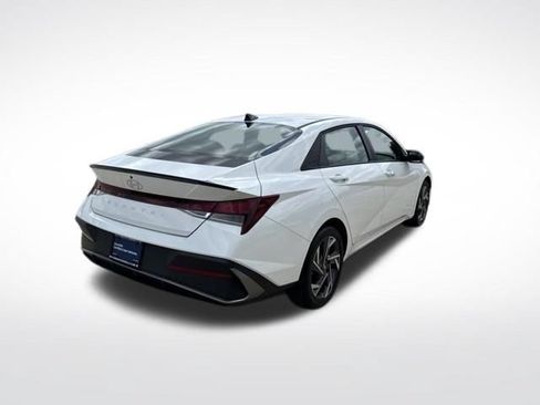 Used 2025 Hyundai Elantra Sport FWD image 3