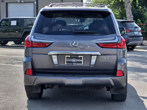 Used 2016 Lexus LX 570 4WD w/ Luxury Package image 4