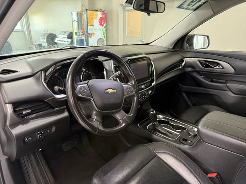 Used 2019 Chevrolet Traverse LT w/ LPO, Blackout Package AWD/4WD image 8