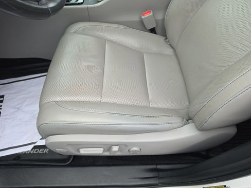 Used 2019 Toyota Highlander Limited Platinum AWD/4WD image 14