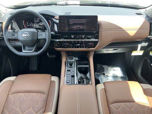 New 2026 Nissan Pathfinder Platinum FWD image 2