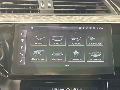 Used 2022 Audi e-tron Premium Plus image 13