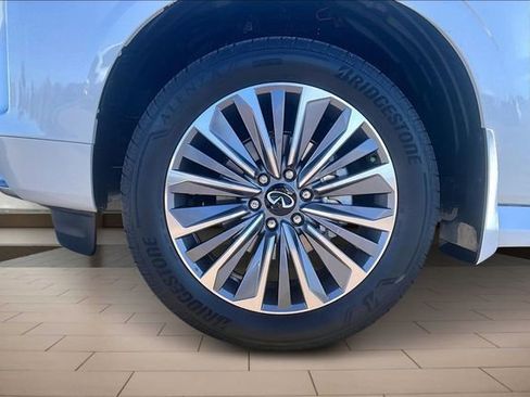 New 2026 INFINITI QX80 Luxe image 9