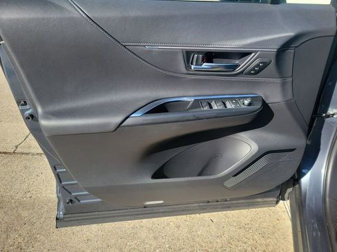 Certified 2024 Toyota Venza Limited image 13