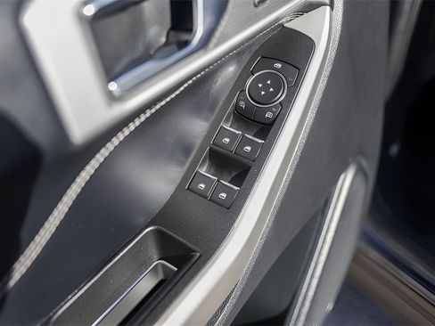 Used 2021 Ford Explorer XLT w/ Equipment Group 202A image 26