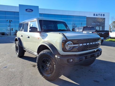 New 2025 Ford Bronco Badlands image 1