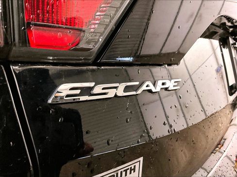 Used 2017 Ford Escape SE w/ Equipment Group 201A image 13