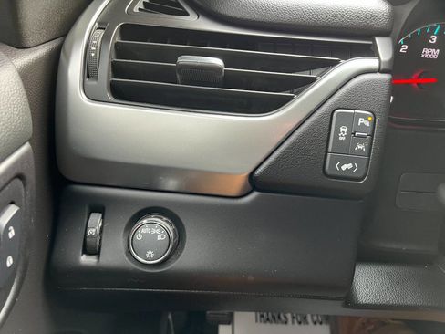 Used 2016 Chevrolet Suburban LT image 31