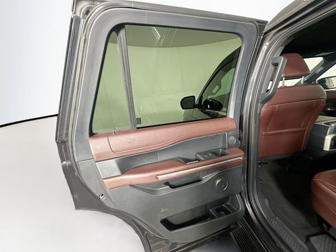 Used 2024 Ford Expedition Limited image 29