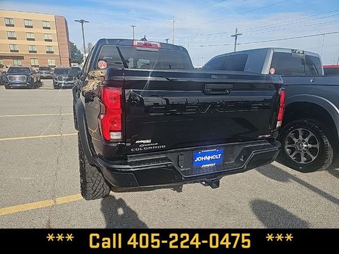 Used 2025 Chevrolet Colorado ZR2 w/ Technology Package image 17