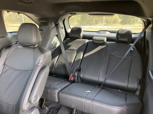 Certified 2025 Toyota Sienna Platinum image 27