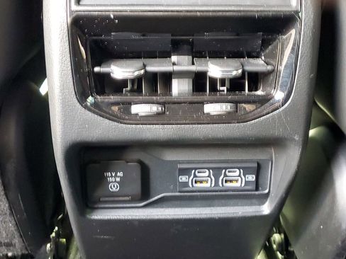Used 2025 Jeep Grand Cherokee Altitude AWD/4WD image 12