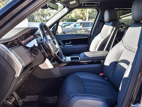 Certified 2025 Land Rover Range Rover SE image 19