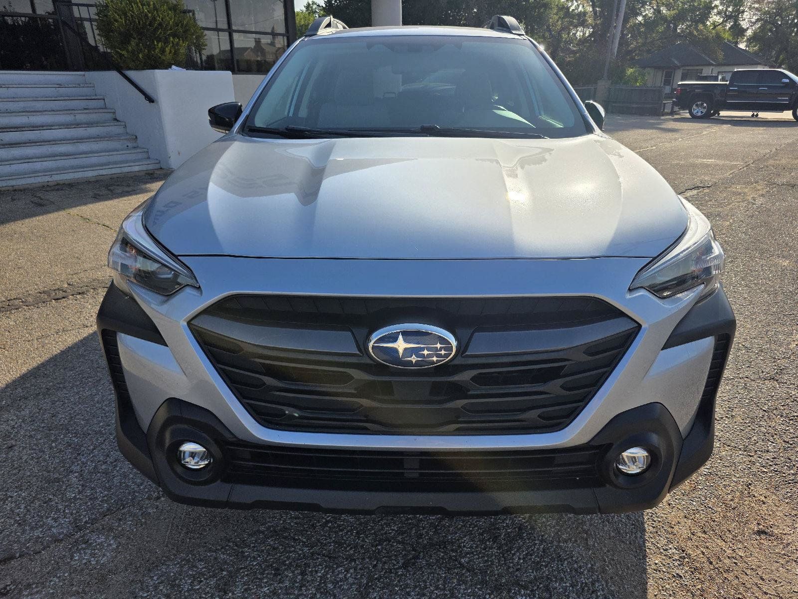 Used 2023 Subaru Outback Premium AWD/4WD image 2