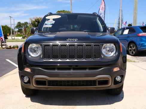 Used 2019 Jeep Renegade Trailhawk AWD/4WD image 2