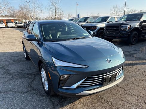 Used 2024 Buick Envista Preferred w/ Convenience I Package image 3